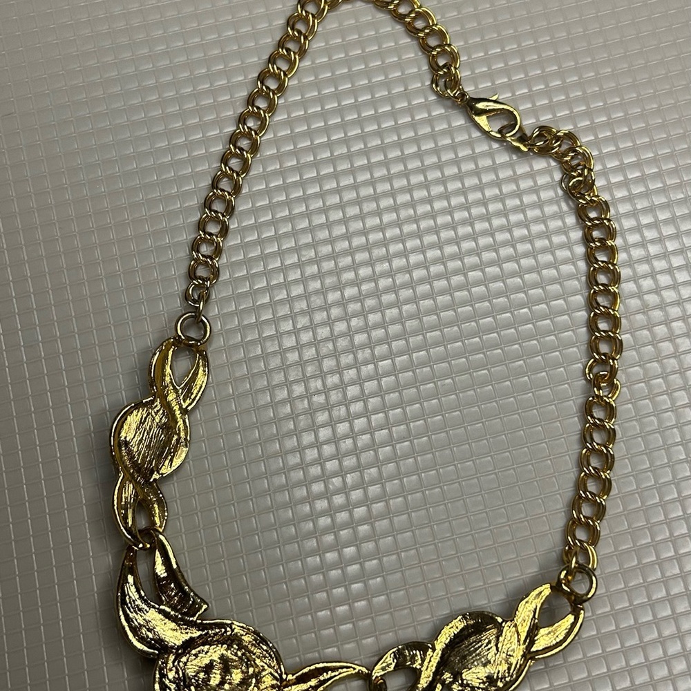 Elegant Multicolor Necklace - Picture 3 of 3